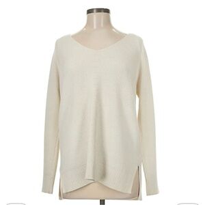 Athleta Cream V-Neck Lightweight Knit Sweater